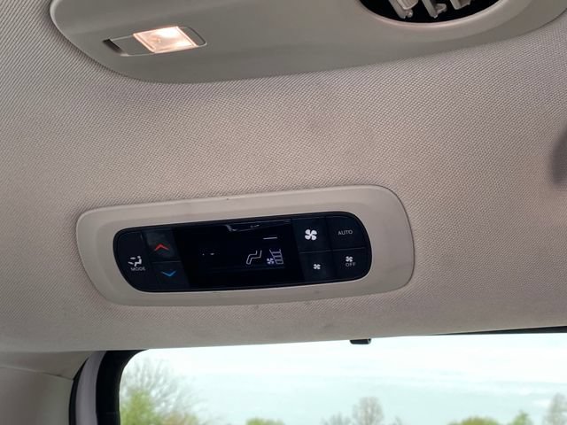 Used 2024 Chrysler Pacifica Touring-L FWD image 18
