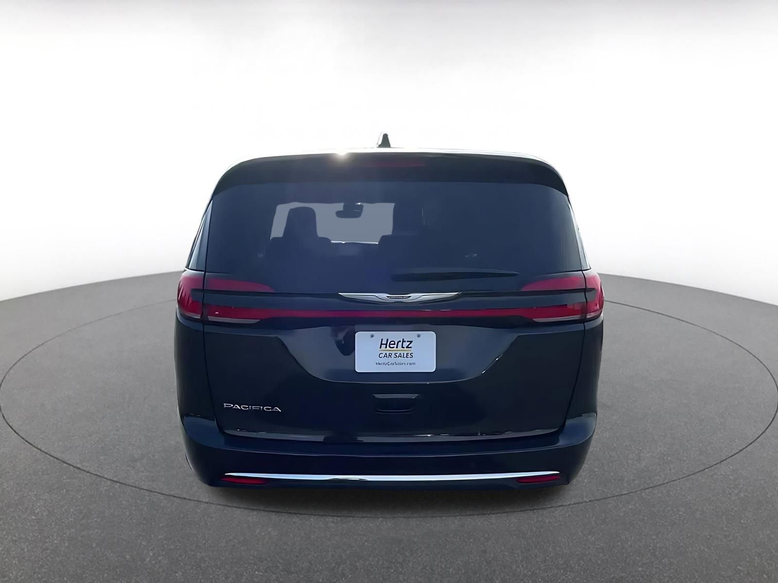 Used 2024 Chrysler Pacifica Touring-L image 12