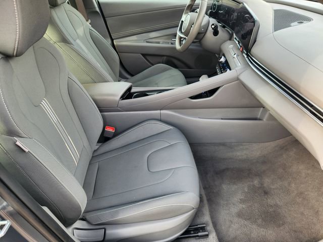 Used 2025 Hyundai Elantra SEL image 14