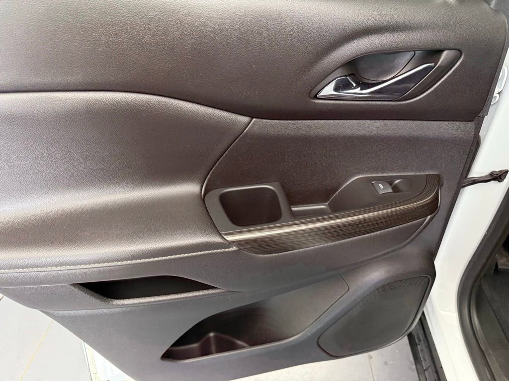 Used 2023 GMC Acadia SLT image 56