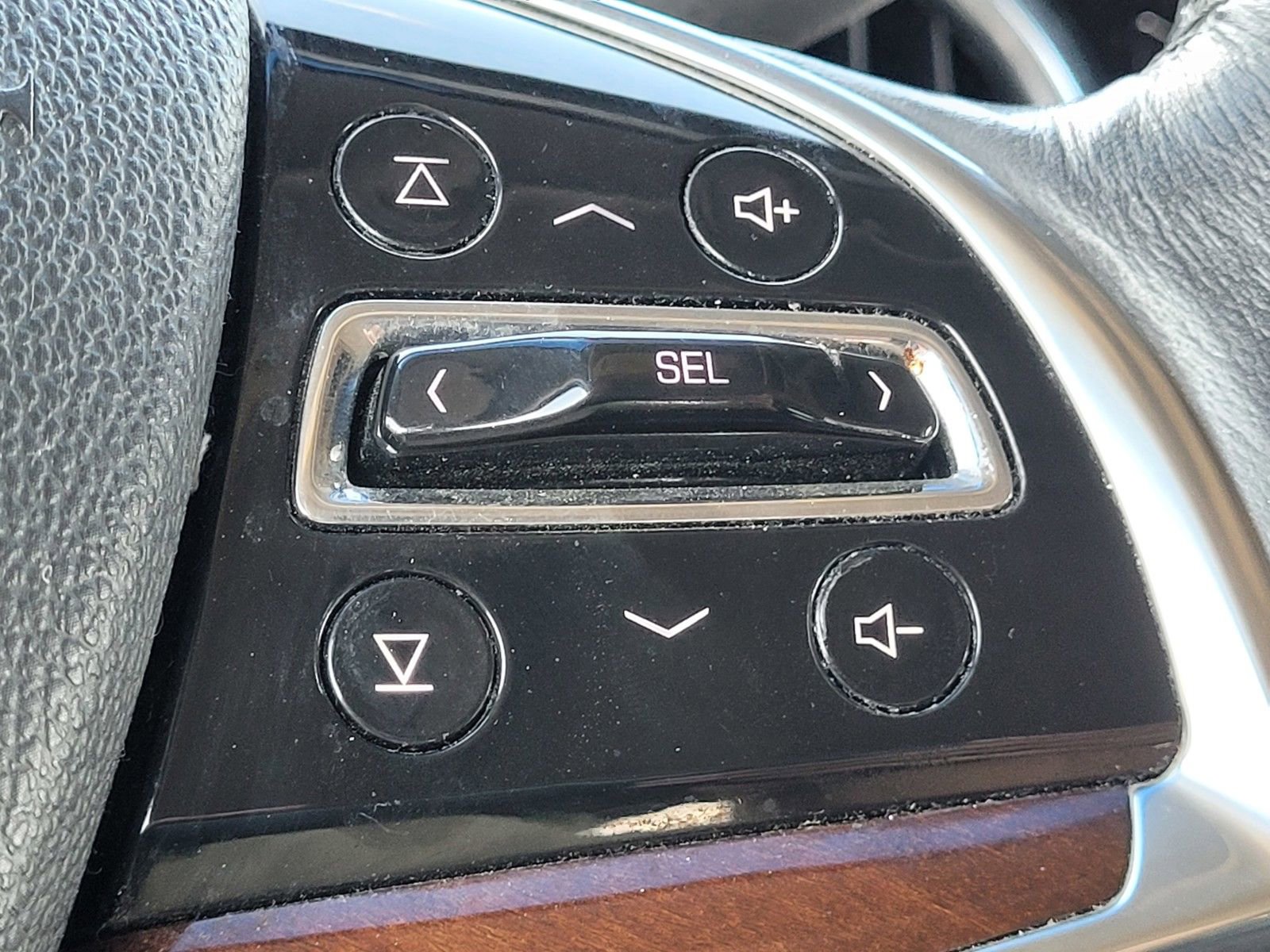Used 2017 Cadillac Escalade Luxury AWD/4WD image 30