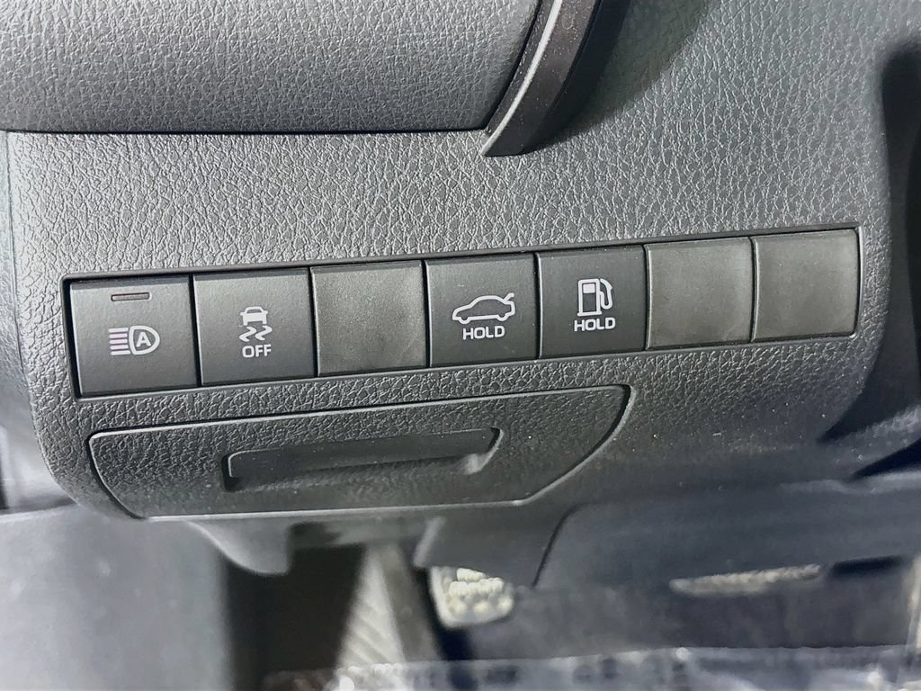 Used 2020 Toyota Camry LE FWD image 11