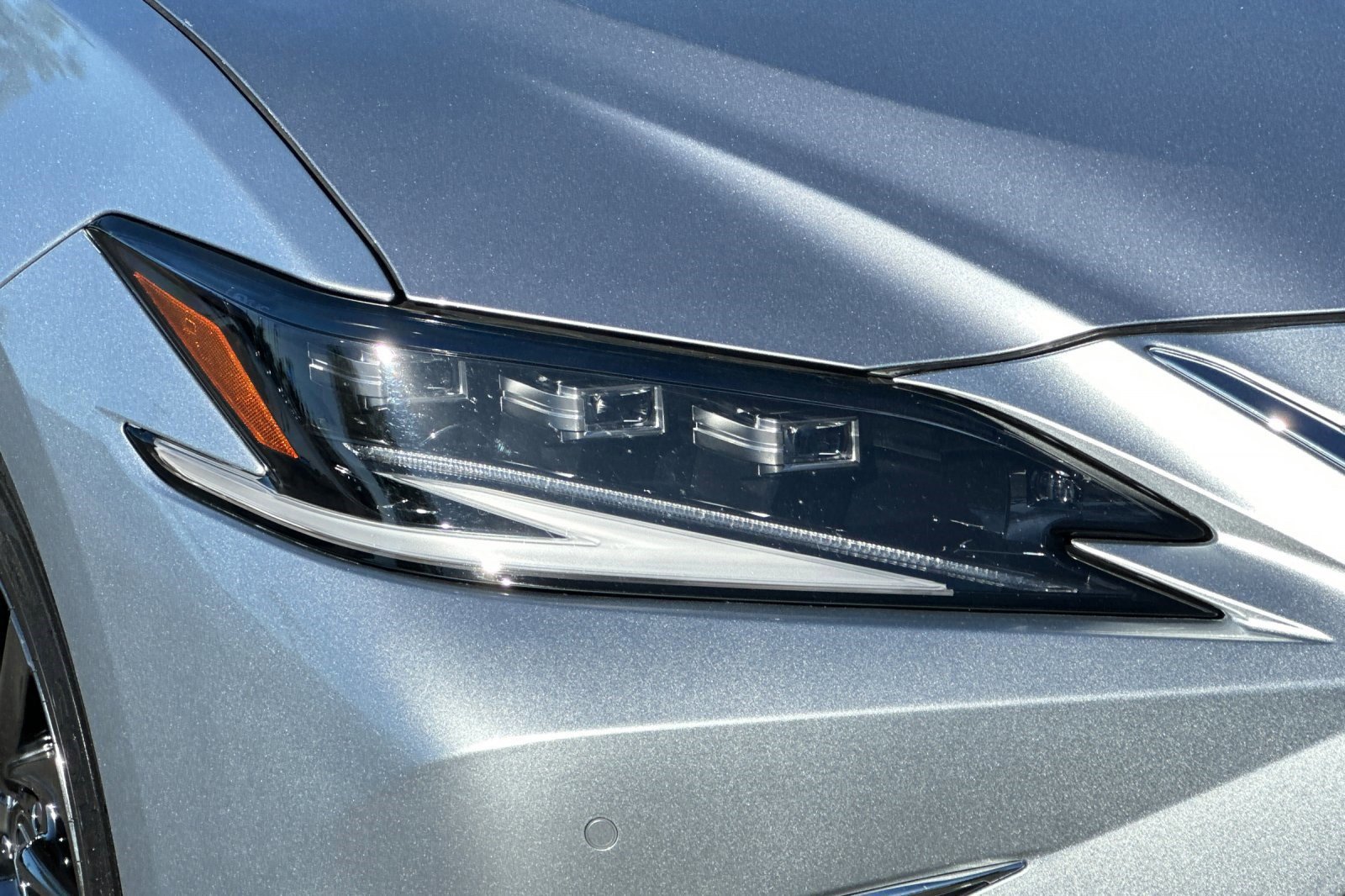 Certified 2025 Lexus ES 300h w/ Luxury Package image 11