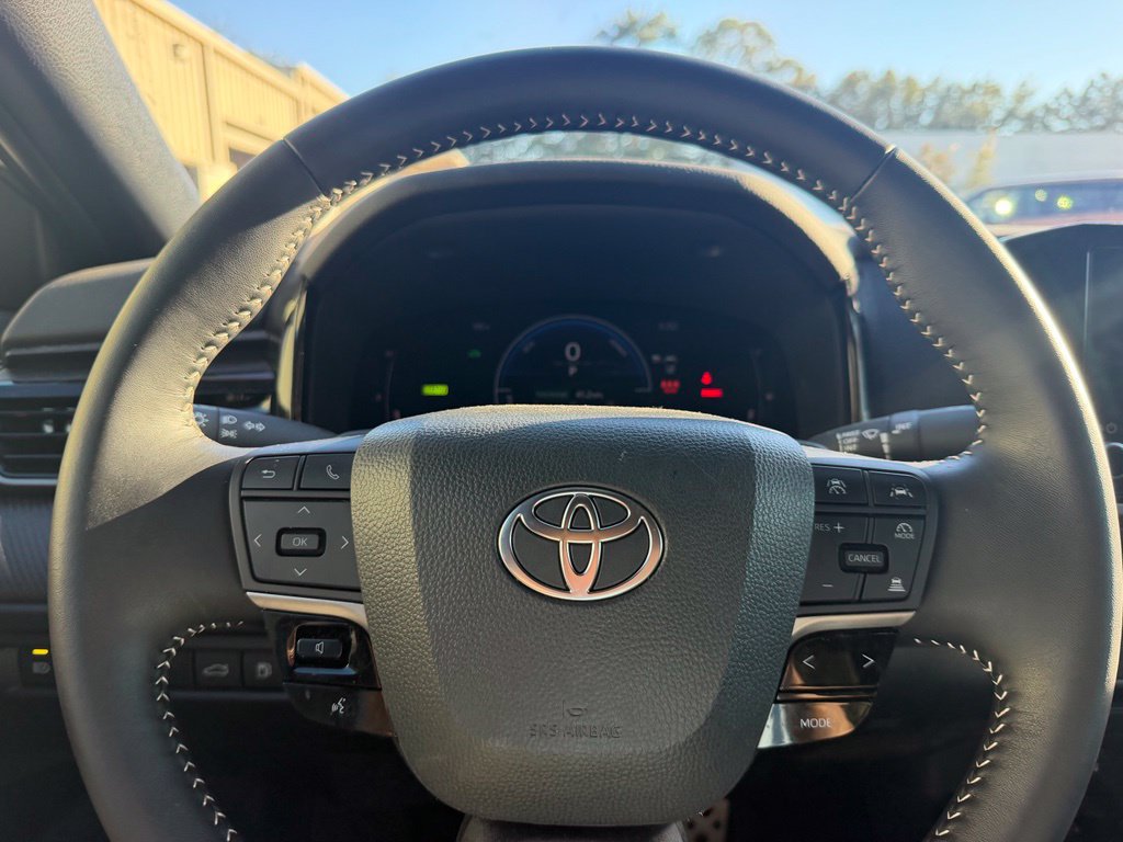 Used 2026 Toyota Camry SE FWD image 15