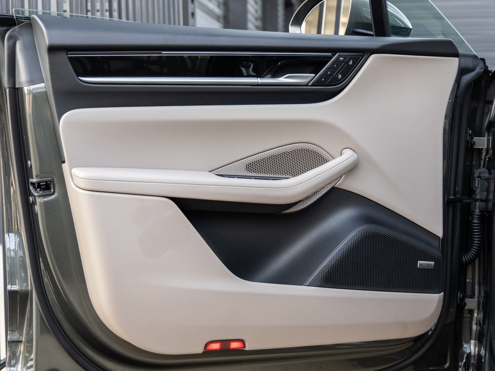 Certified 2025 Porsche Macan Electric image 20