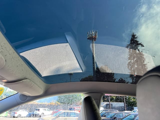 Used 2025 Tesla Model Y Long Range AWD/4WD image 27