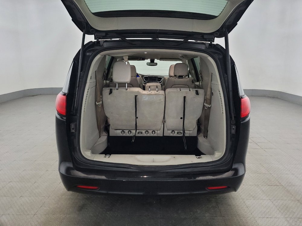 Used 2021 Chrysler Voyager Lxi FWD image 29