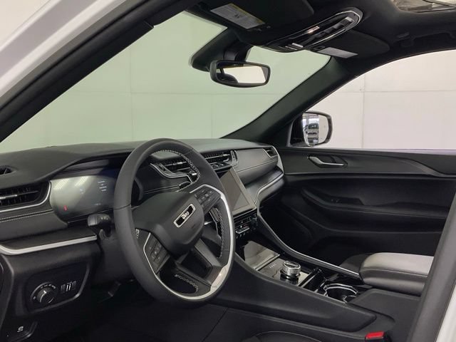 Used 2023 Jeep Grand Cherokee Altitude AWD/4WD image 22