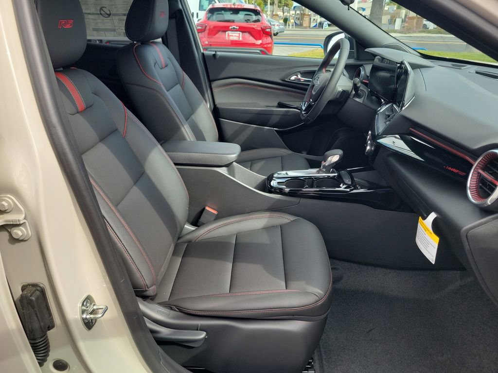 New 2026 Chevrolet Trax RS w/ Sunroof Package FWD image 16