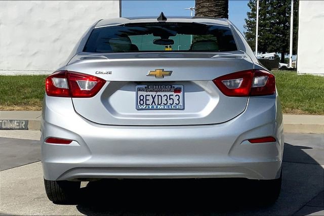 Used 2018 Chevrolet Cruze LS image 4