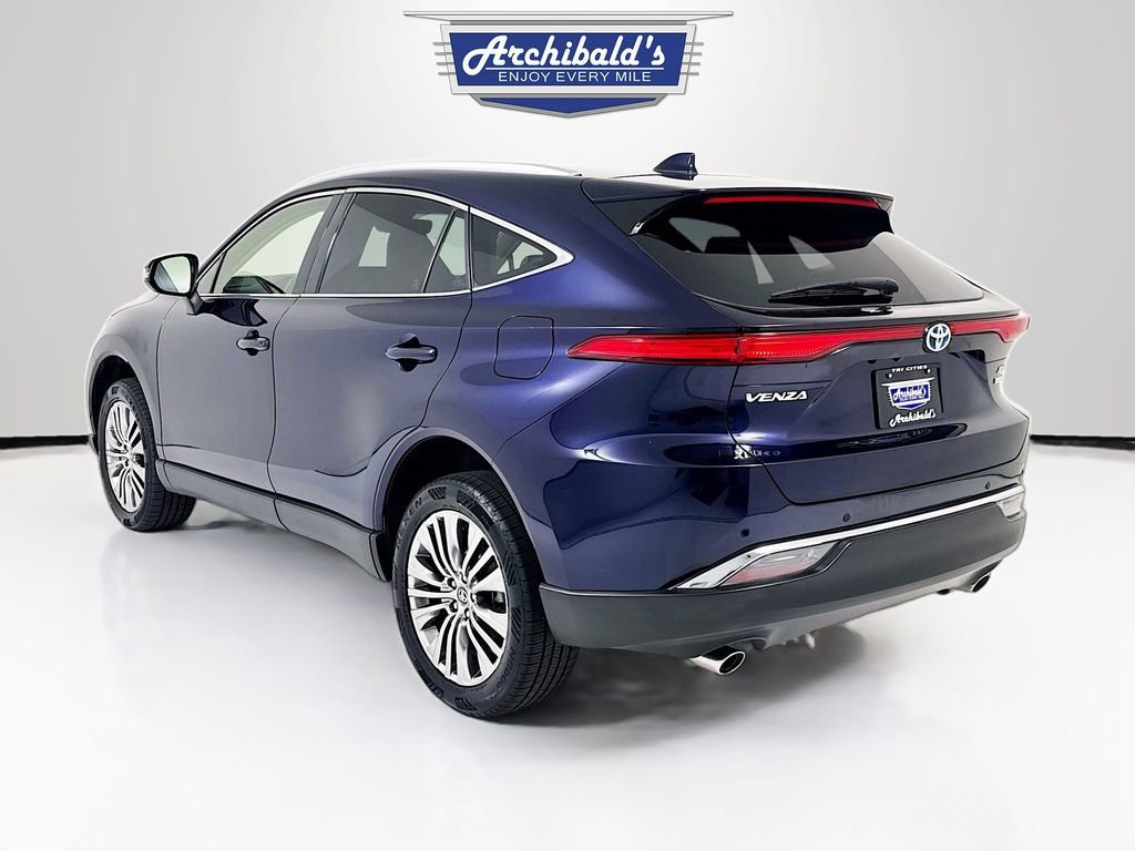 Used 2022 Toyota Venza XLE image 6