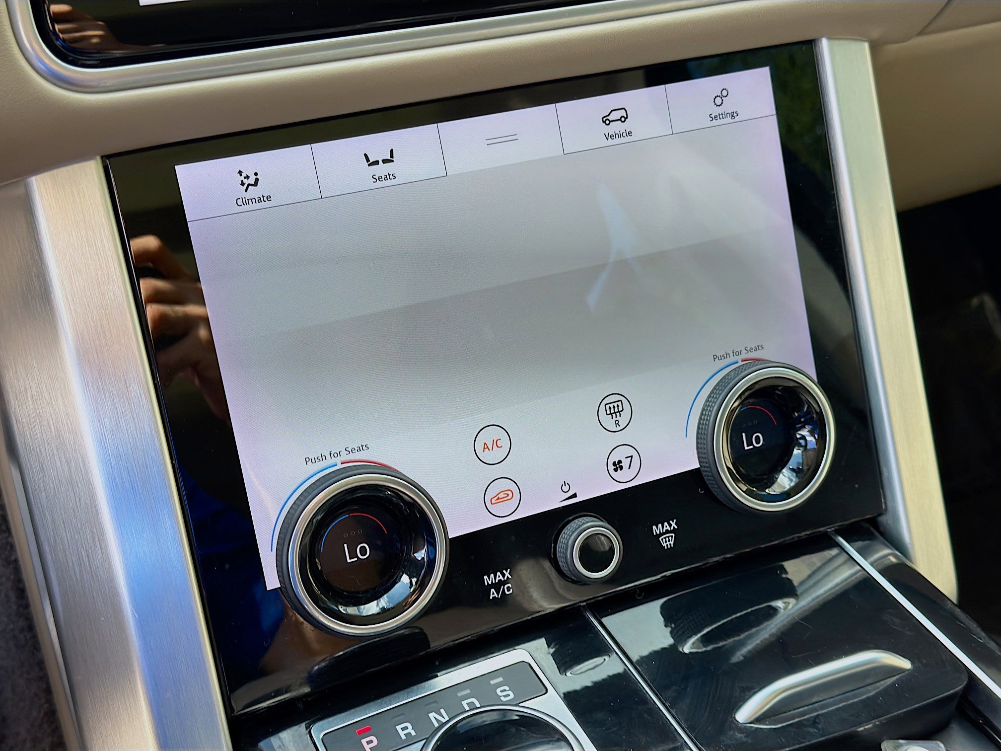 Used 2018 Land Rover Range Rover HSE image 15