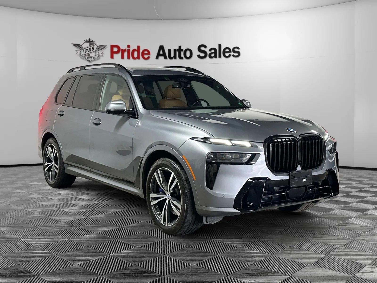 Used 2023 BMW X7 xDrive40i w/ Executive Package image 5