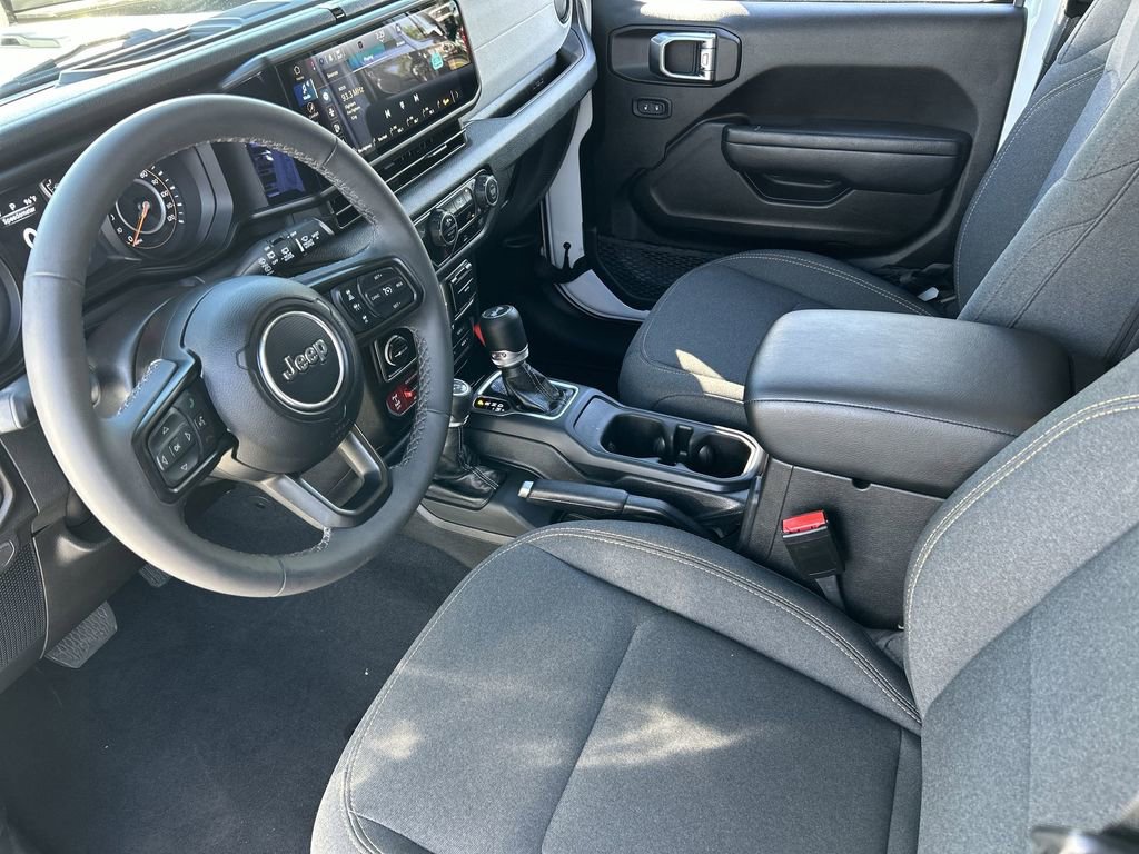 Used 2025 Jeep Wrangler Willys image 10