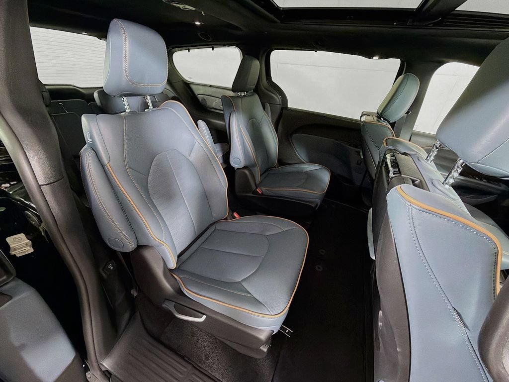 New 2027 Chrysler Pacifica Pinnacle w/ Theater Group AWD/4WD image 31