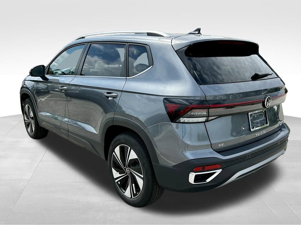 Used 2025 Volkswagen Taos SE image 4