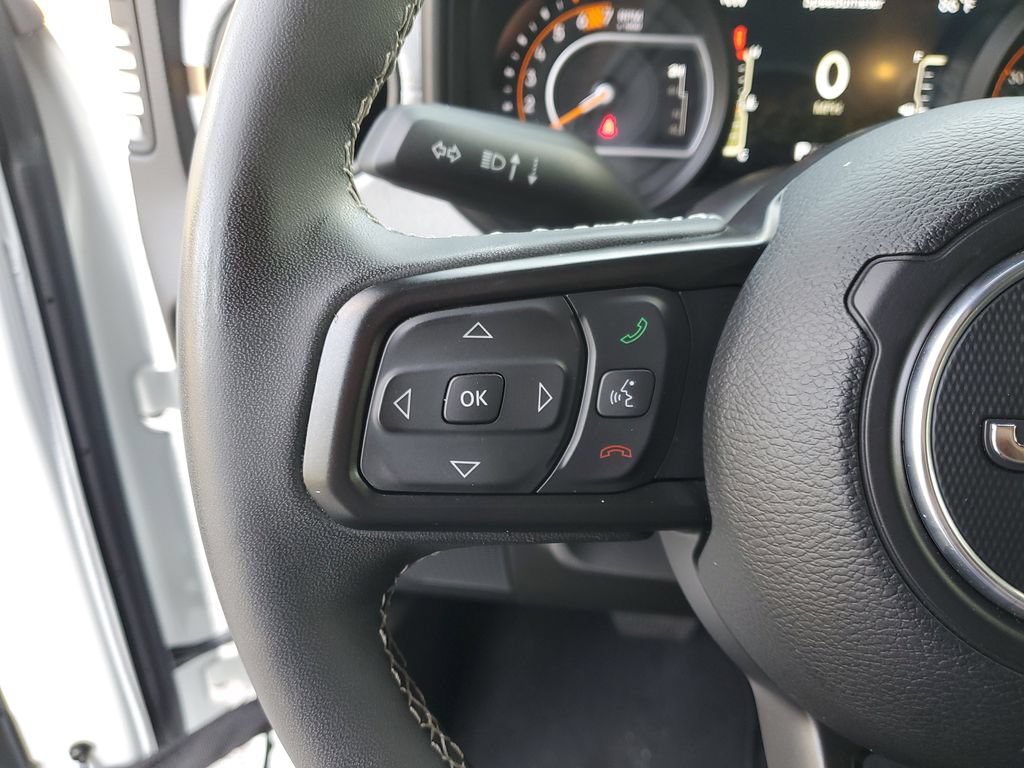 Used 2025 Jeep Wrangler Sport AWD/4WD image 16