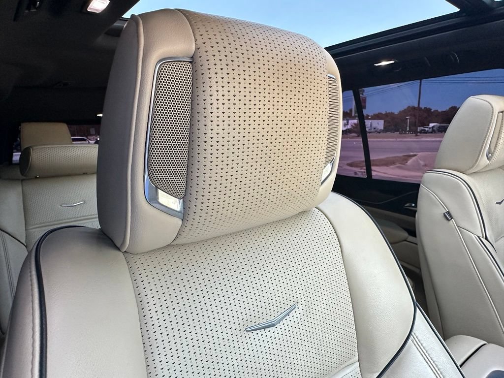 Used 2023 Cadillac Escalade Premium Luxury w/ LPO, Illumination Package RWD image 16
