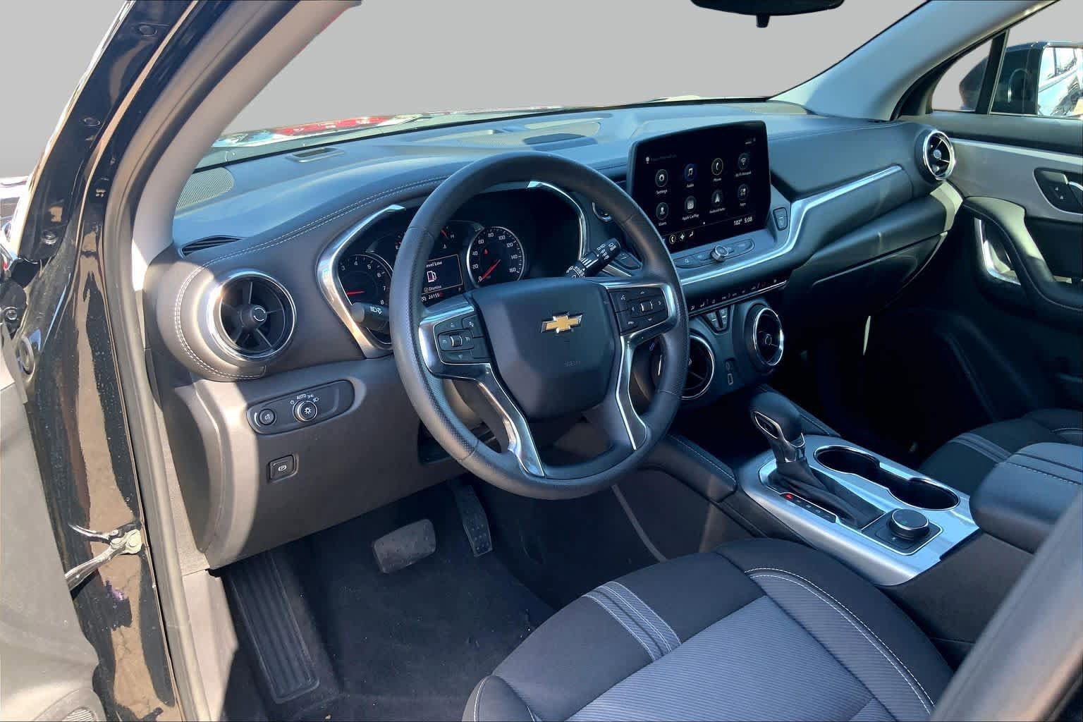 Used 2025 Chevrolet Blazer LT AWD/4WD image 16