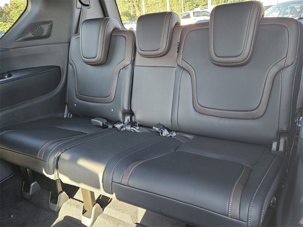 New 2026 Nissan Armada SL w/ Captain's Chari Seat Package image 7