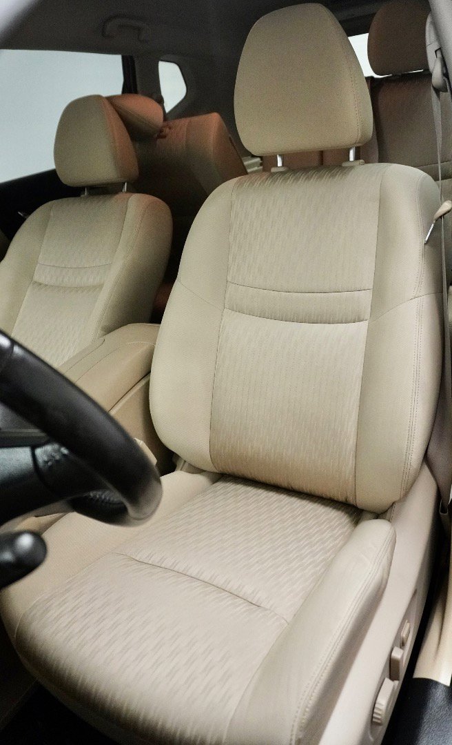 Used 2017 Nissan Rogue SV image 4