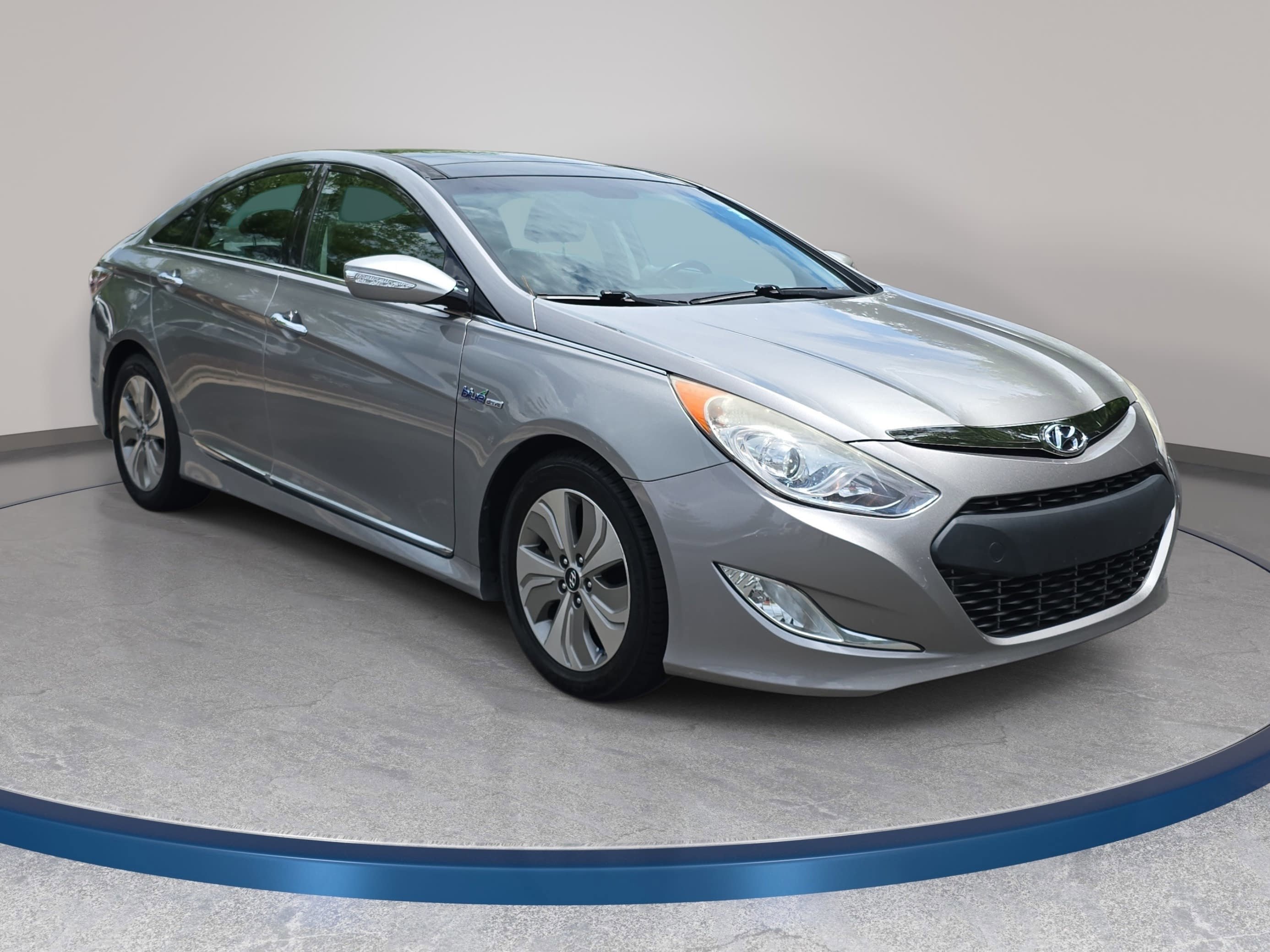 Used 2014 Hyundai Sonata Limited w/ Panoramic Sunroof Package 02 FWD image 3