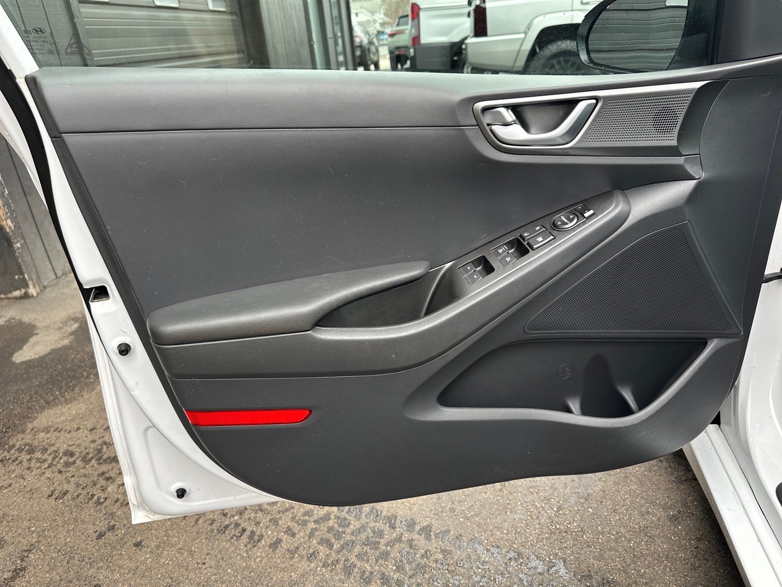 Used 2021 Hyundai Ioniq SEL FWD image 15