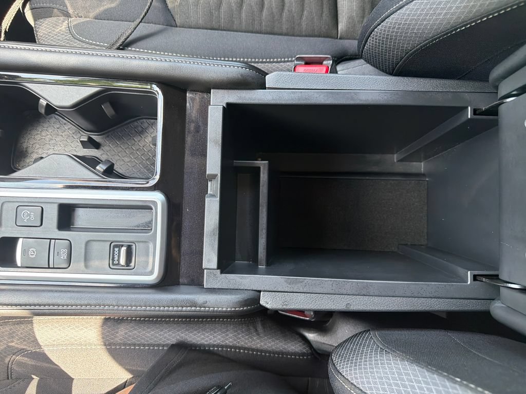 Used 2025 Nissan Pathfinder SV w/ SV Premium Package FWD image 28