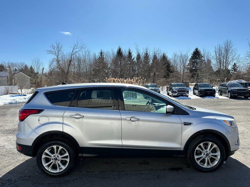 Used 2019 Ford Escape SE image 12