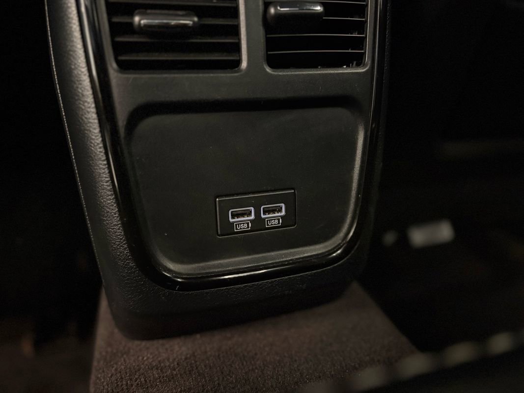 Used 2017 Chrysler 300 S image 30