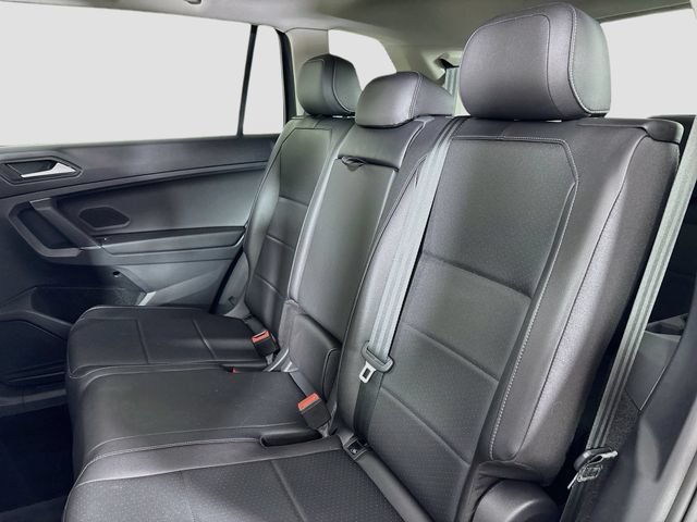 Certified 2020 Volkswagen Tiguan SE w/ Panoramic Sunroof Package AWD/4WD image 27