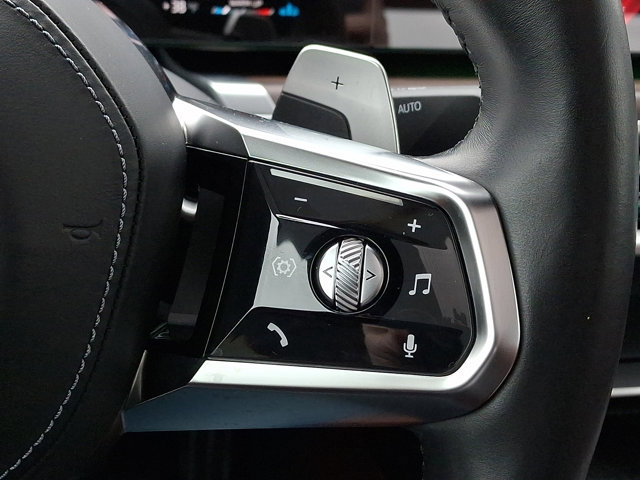 Certified 2023 BMW 760i xDrive image 25