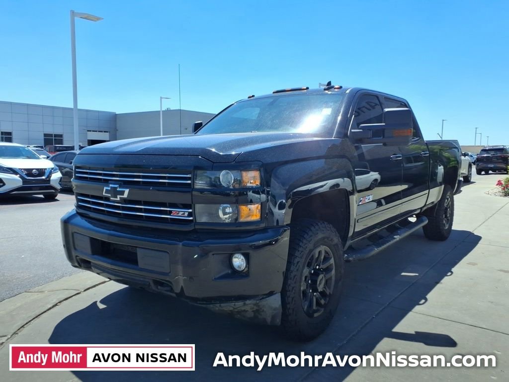 Used 2019 Chevrolet Silverado 2500 LT w/ Midnight Edition AWD/4WD image 4