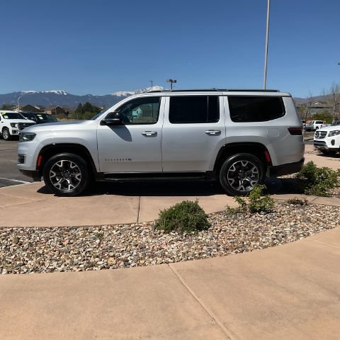 Used 2024 Jeep Wagoneer Series III AWD/4WD image 5