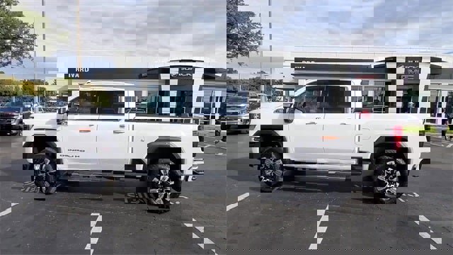 Used 2024 GMC Sierra 3500 Denali image 35