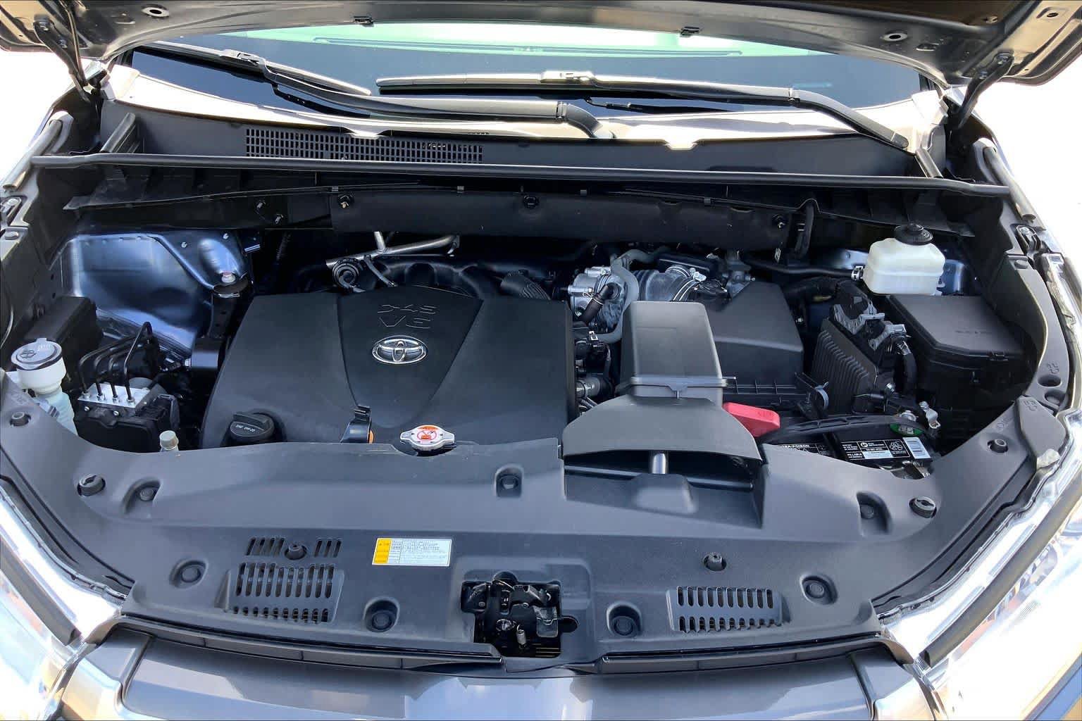 Used 2019 Toyota Highlander XLE AWD/4WD image 30