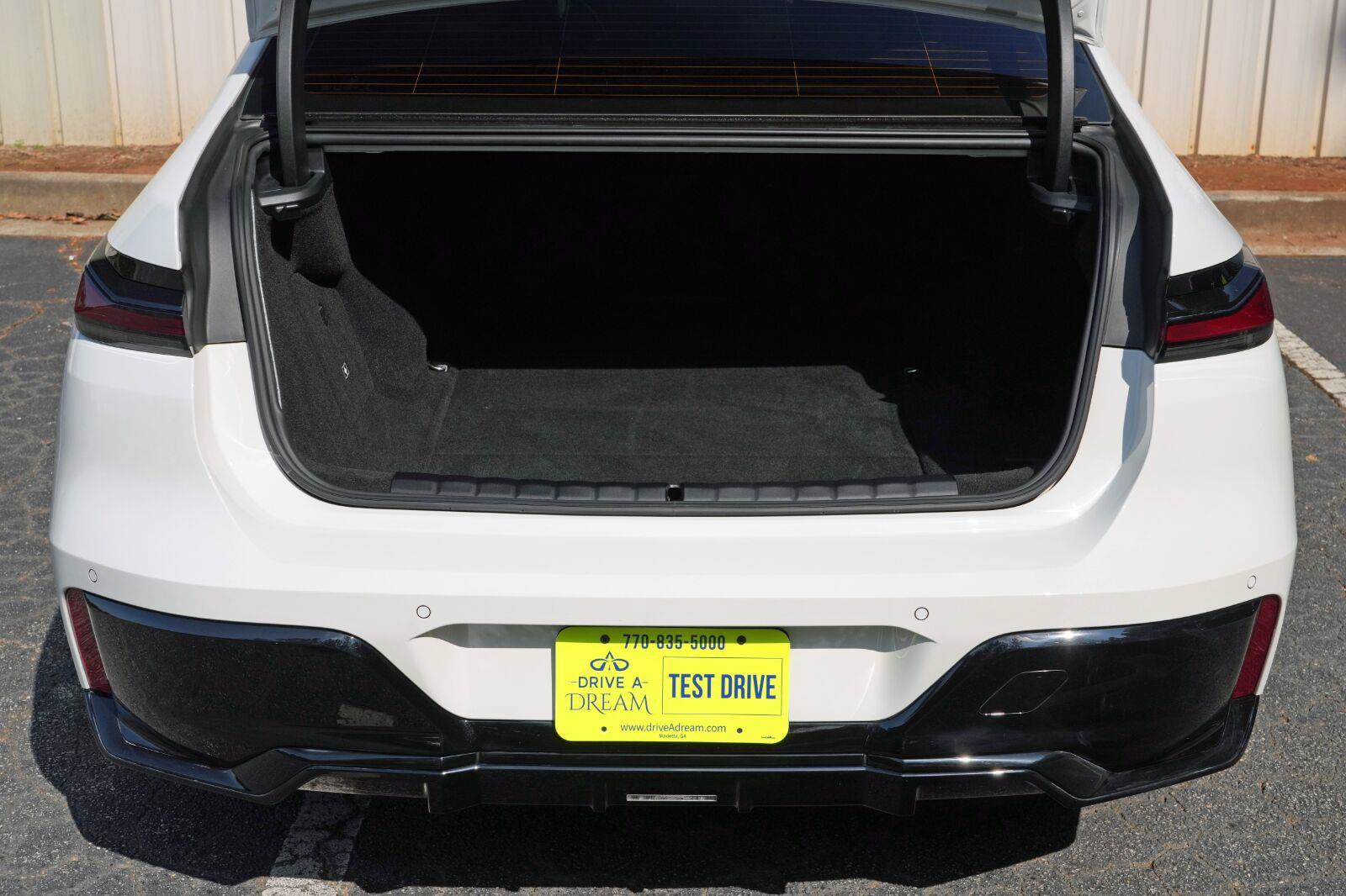 Used 2024 BMW i7 xDrive60 AWD/4WD image 9