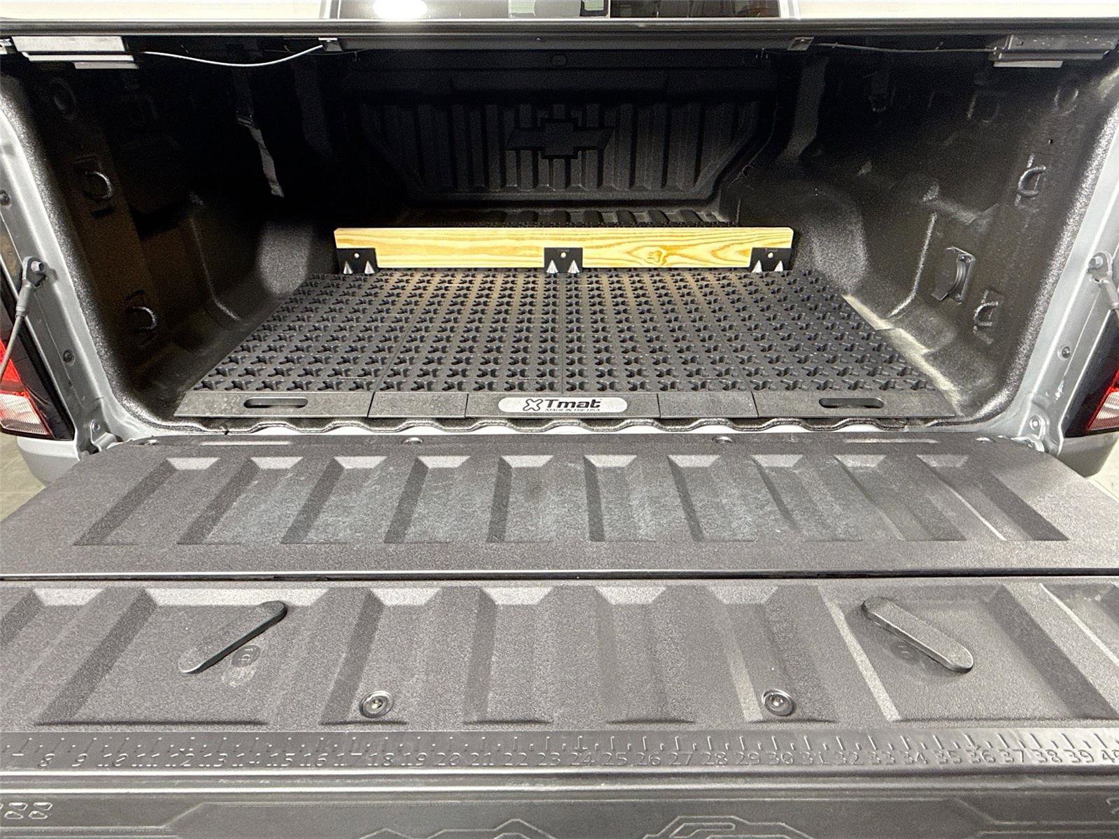 Used 2025 Chevrolet Colorado ZR2 w/ Technology Package image 39