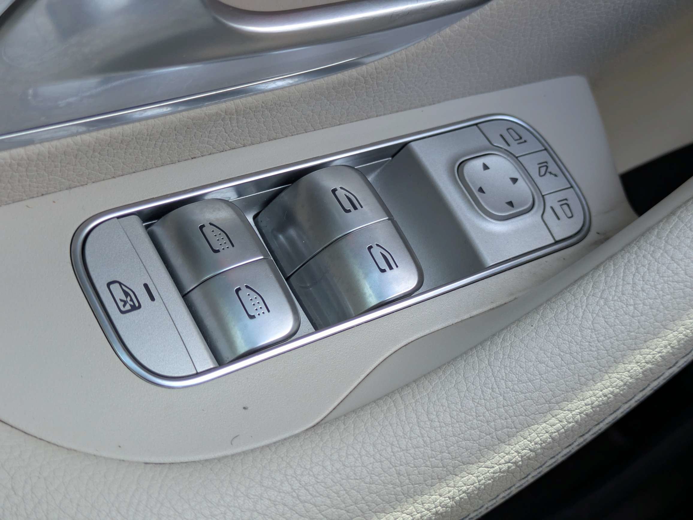 Used 2024 Mercedes-Benz GLS 450 4MATIC image 15
