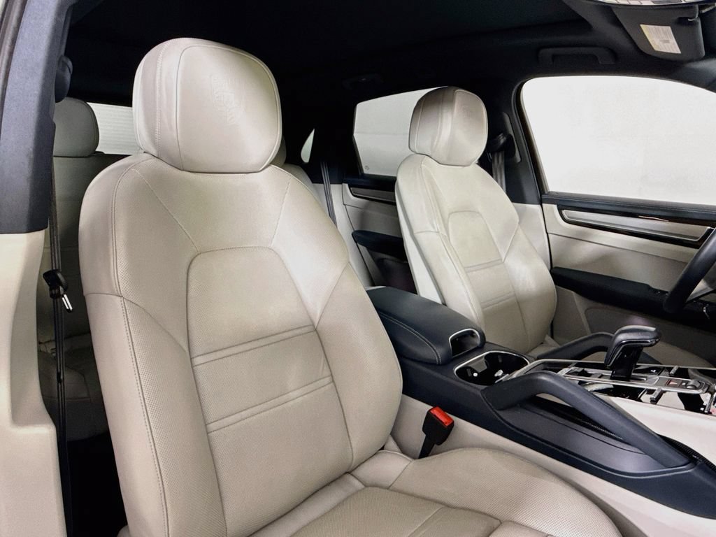 Certified 2023 Porsche Cayenne Platinum Edition AWD/4WD image 18