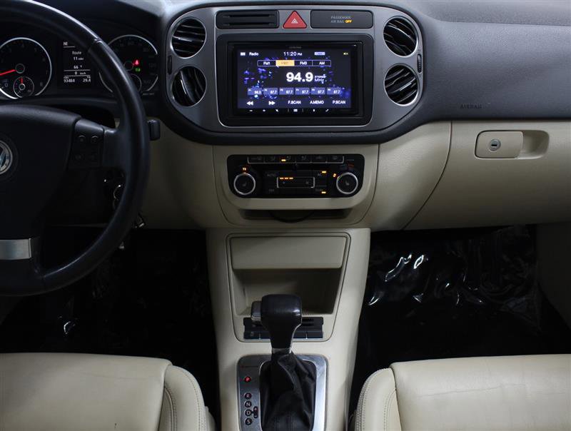 Used 2010 Volkswagen Tiguan SE image 11