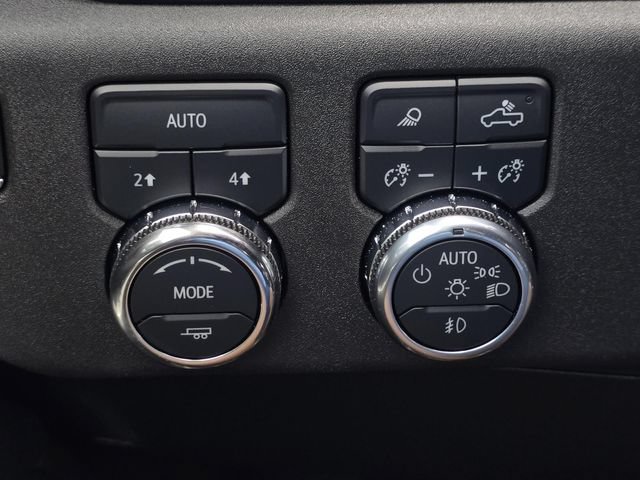 Used 2025 GMC Sierra 1500 SLT AWD/4WD image 19