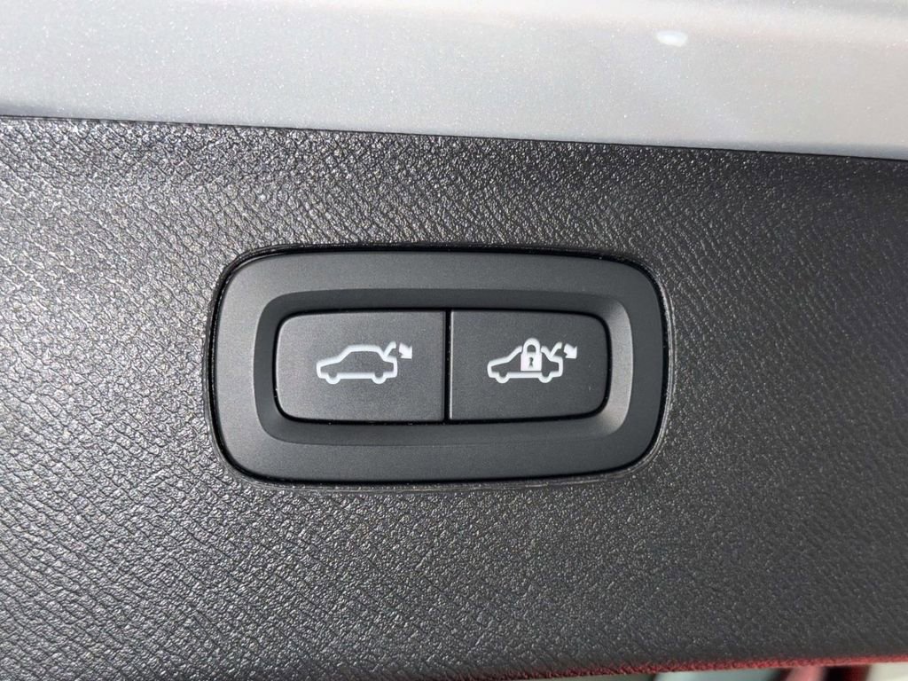 Used 2024 Volvo XC90 T8 Ultimate w/ Protection Package Premier image 18
