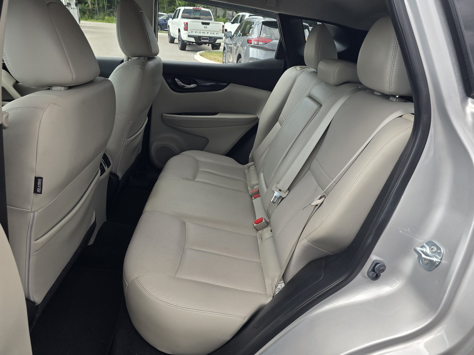 Used 2018 Nissan Rogue Sport SL FWD image 12