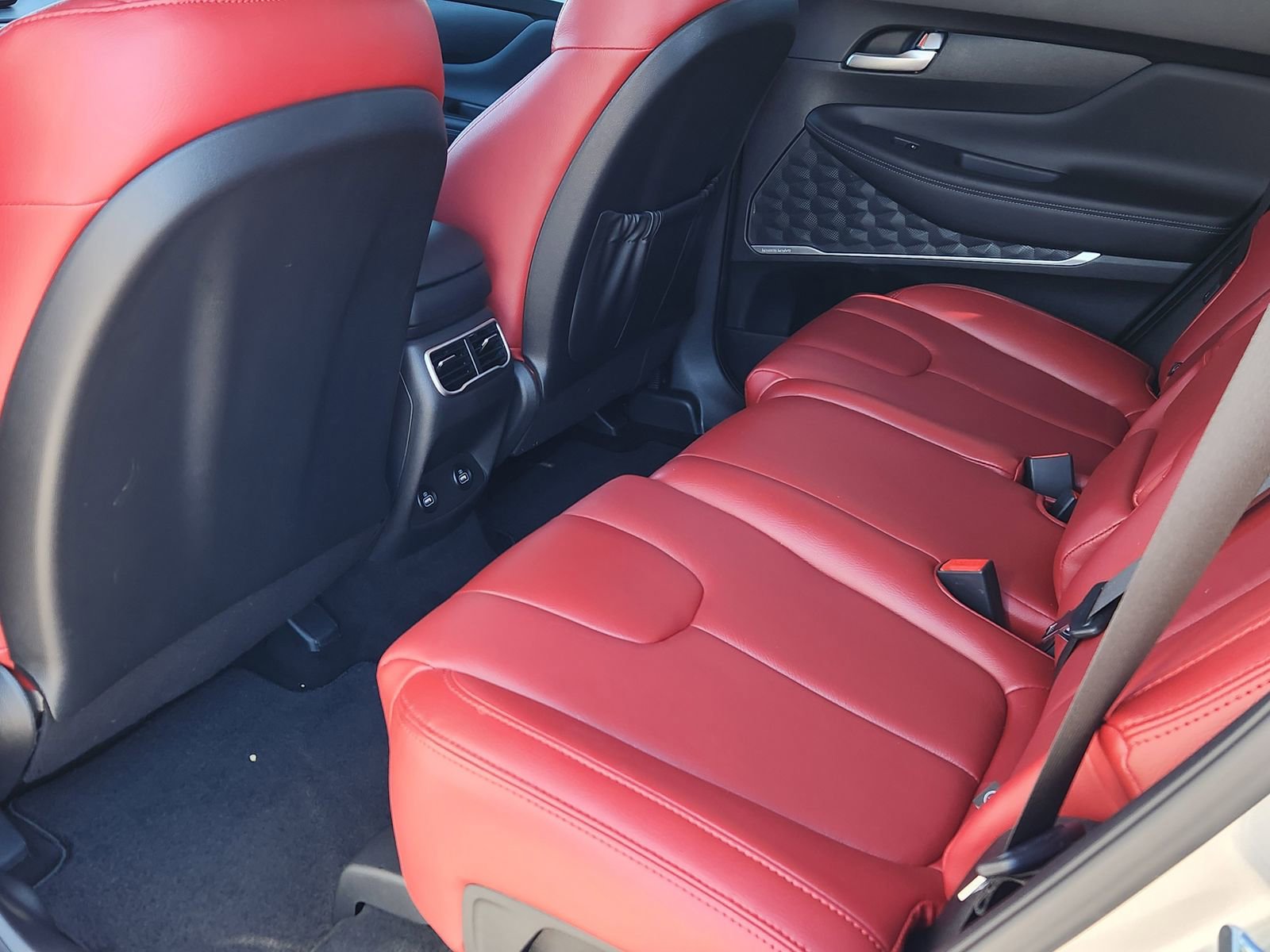 Used 2023 Hyundai Santa Fe SEL w/ Premium Package image 9