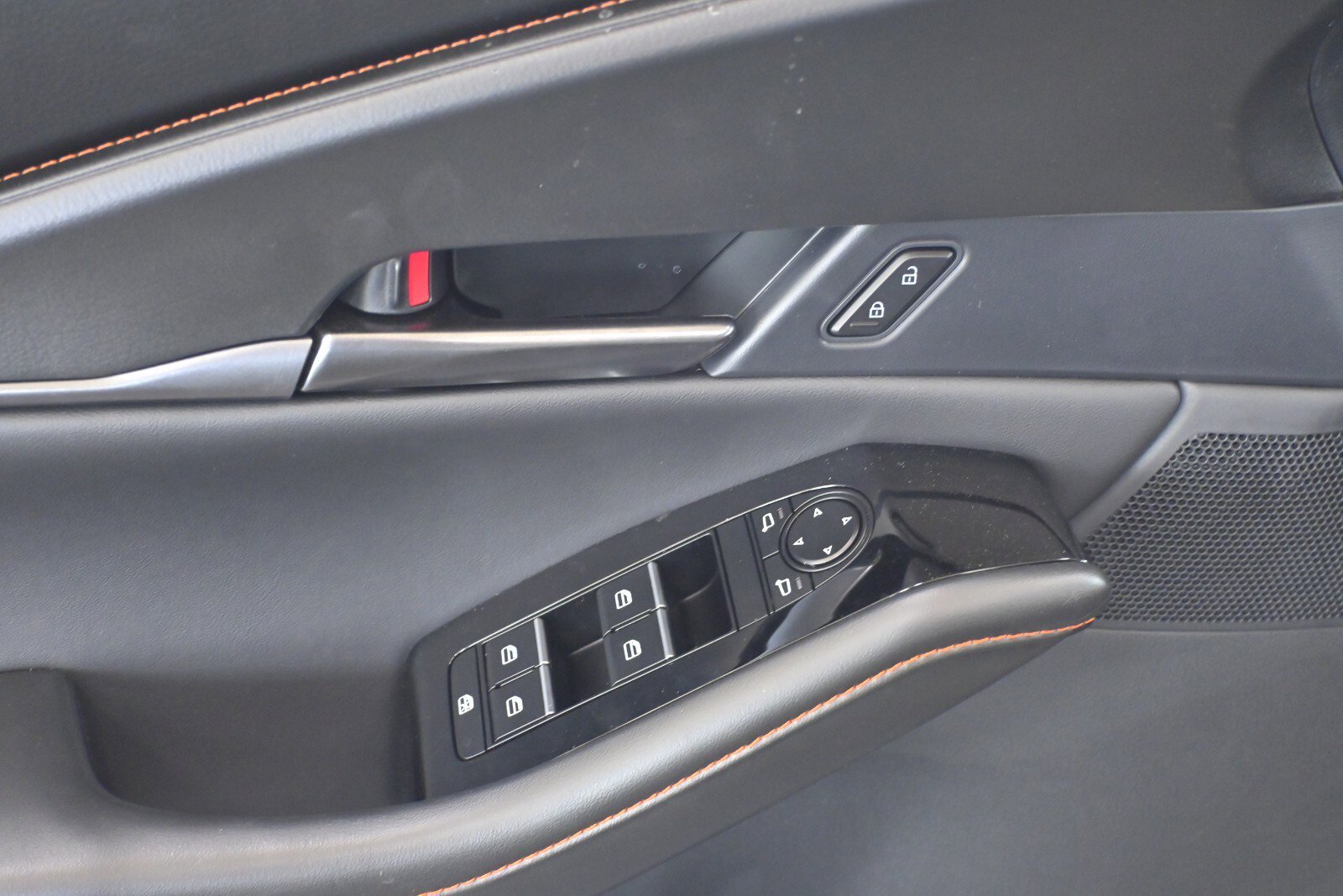 New 2025 MAZDA CX-30 Carbon image 14