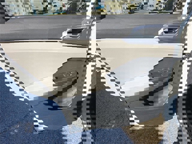 New 2025 Volkswagen Taos SE image 8