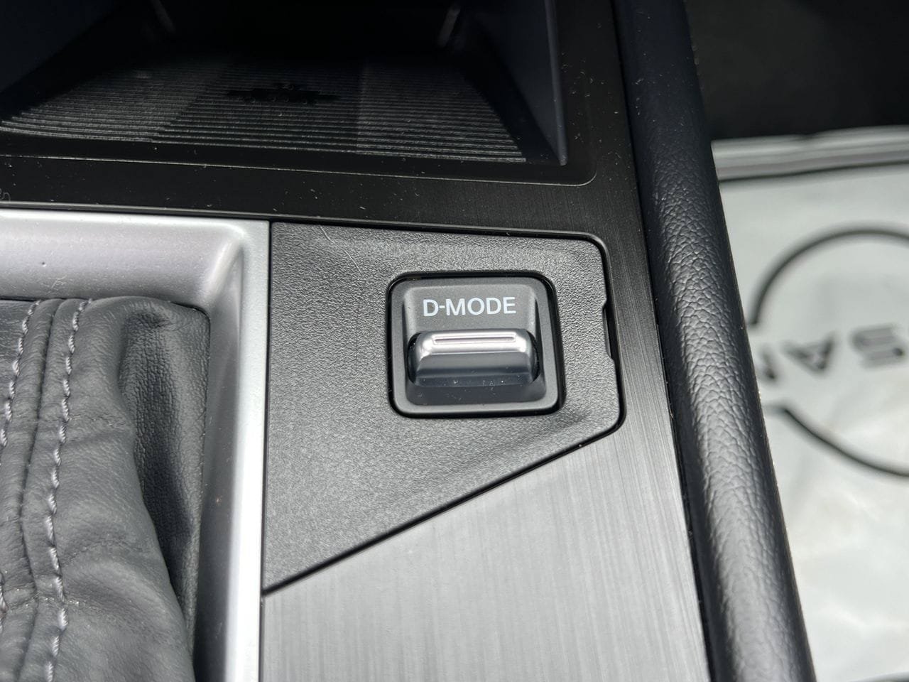 Used 2025 Nissan Kicks SV w/ Charging Package AWD/4WD image 17