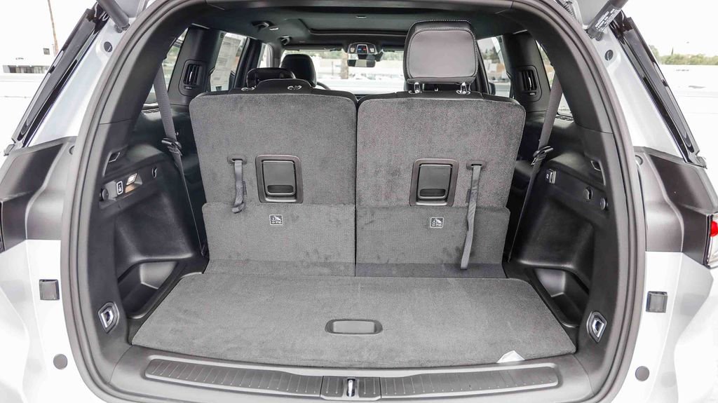 New 2025 Jeep Grand Cherokee L Limited w/ Black Appearance Package image 28