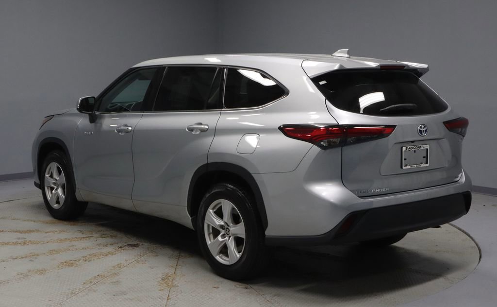 Used 2021 Toyota Highlander LE image 8